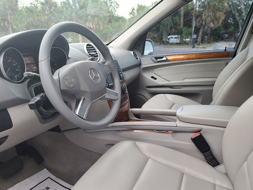 2009 Mercedes-Benz M-Class - $7,995