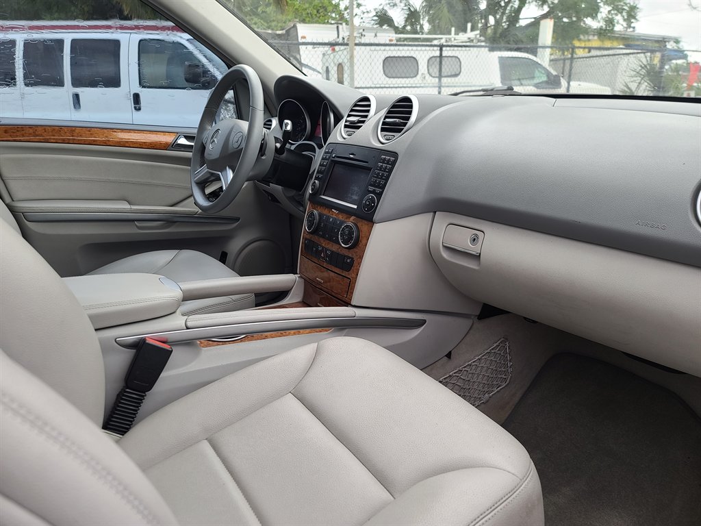 2009 Mercedes-Benz M-Class - $7,995