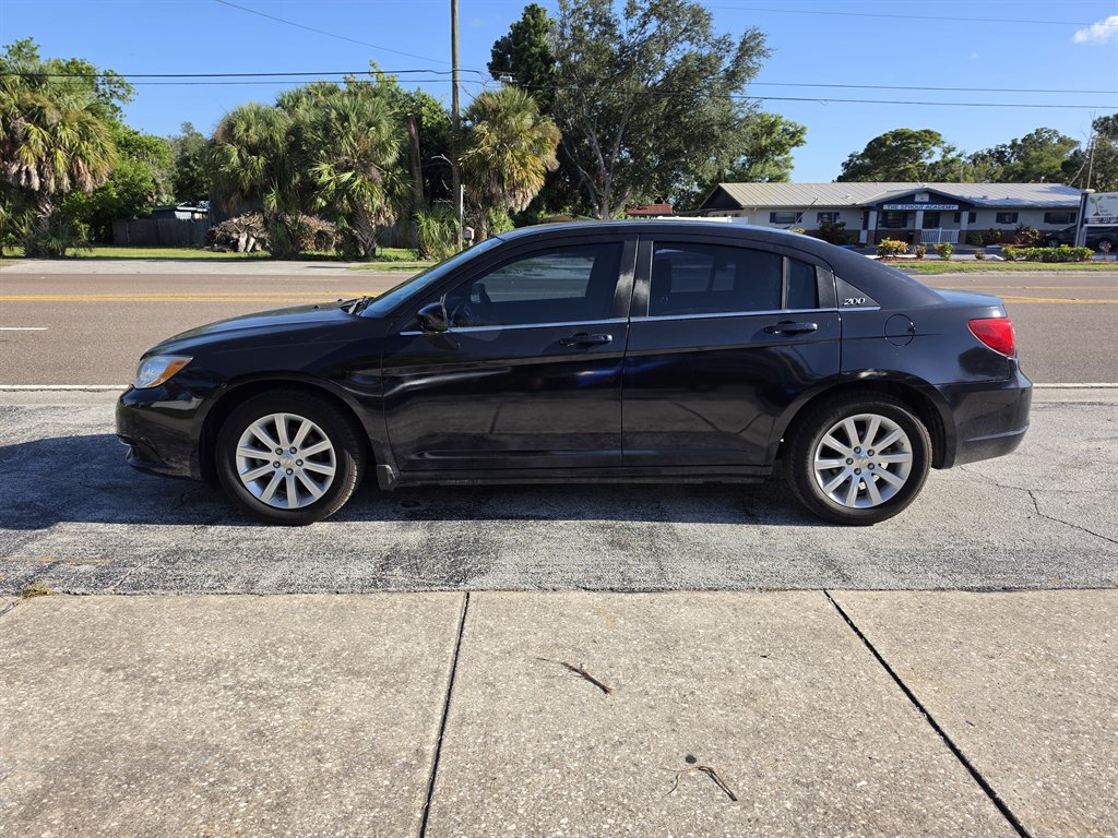 2013 Chrysler 200 - $6,995