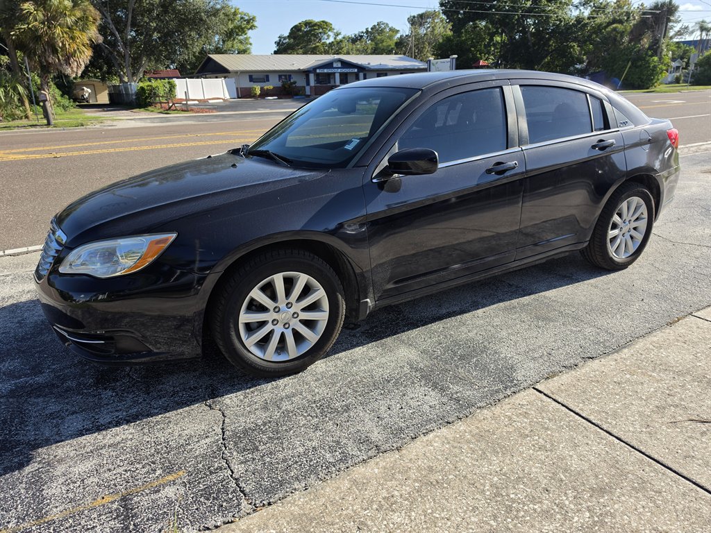 2013 Chrysler 200 - $6,995