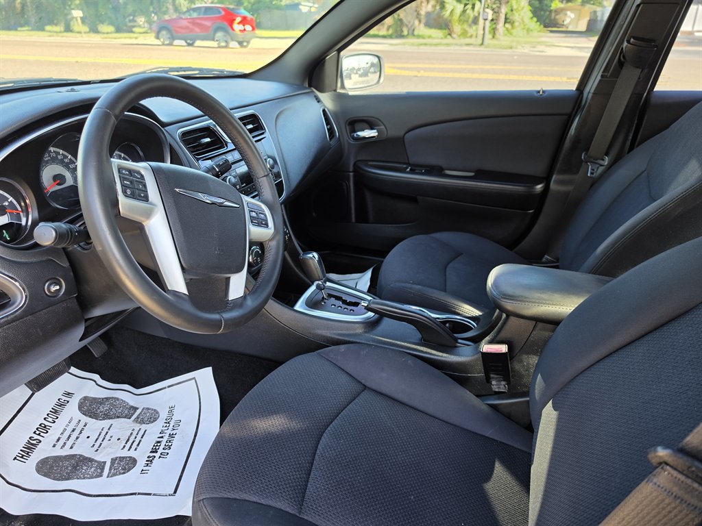 2013 Chrysler 200 - $6,995
