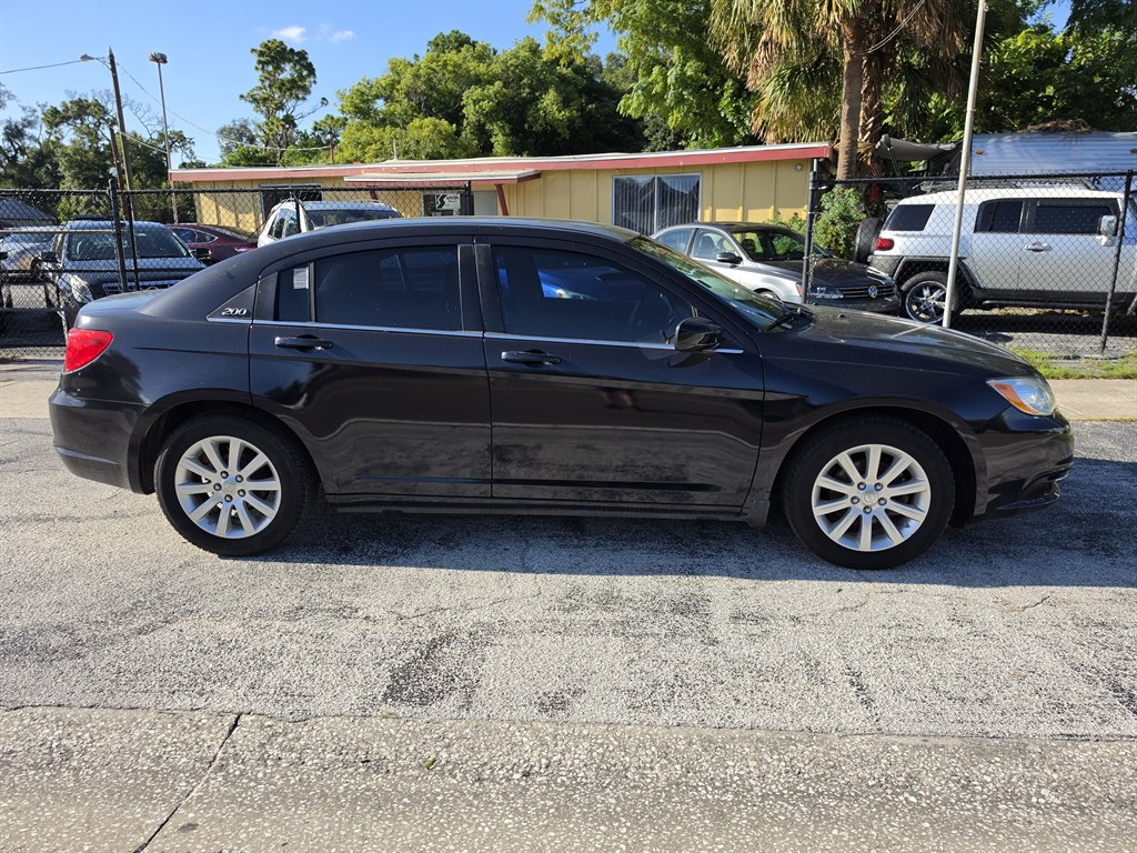 2013 Chrysler 200 - $6,995