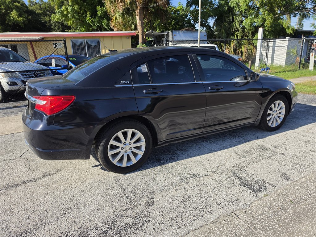 2013 Chrysler 200 - $6,995