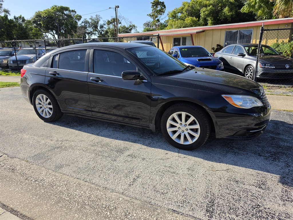 2013 Chrysler 200 - $6,995