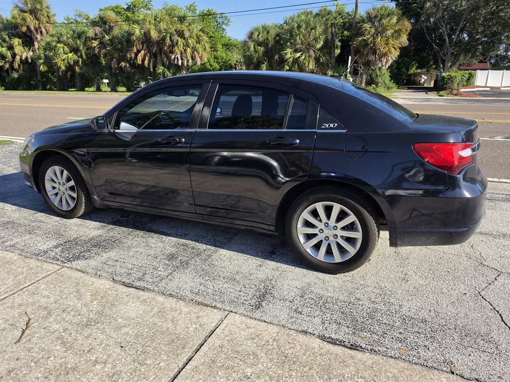 2013 Chrysler 200 - $6,995