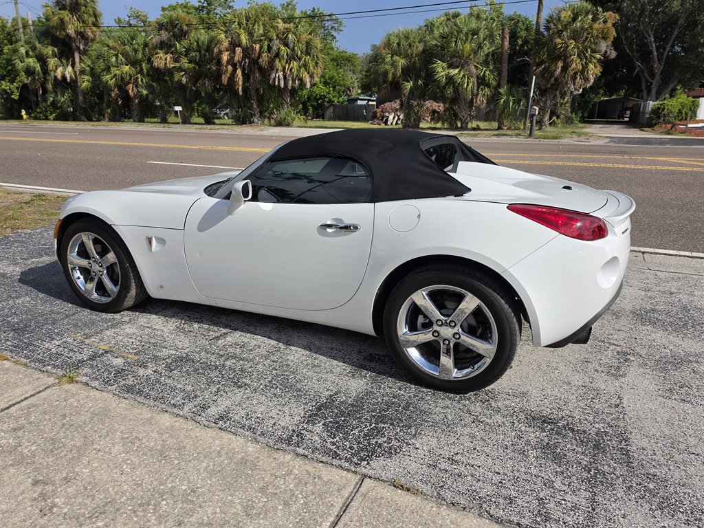2007 Pontiac Solstice - $8,950