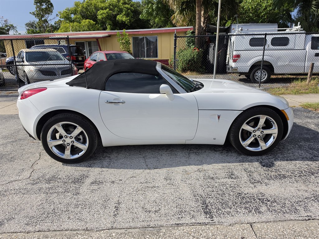 2007 Pontiac Solstice - $8,950