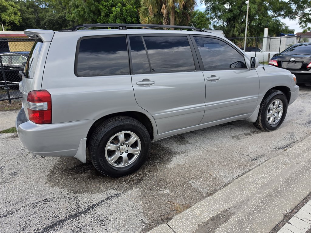 2007 Toyota Highlander - $8,995