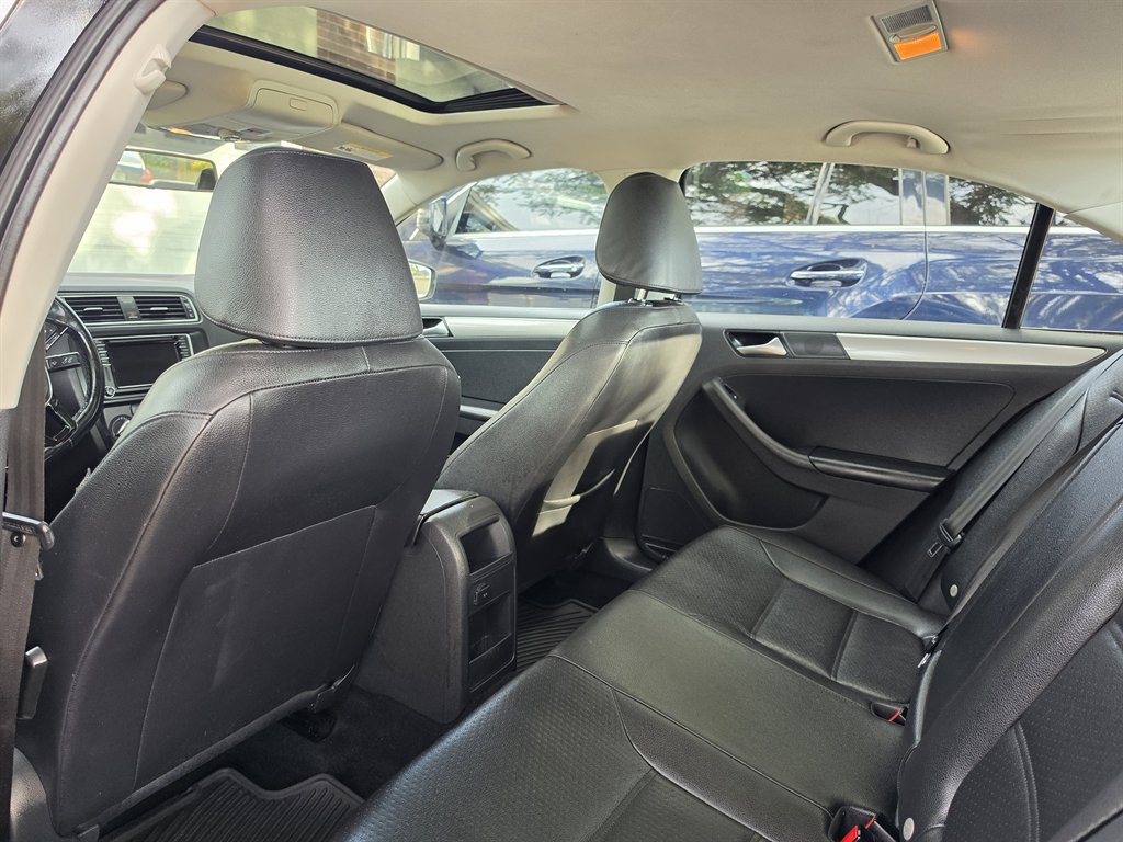 2017 Volkswagen Jetta - $8,995
