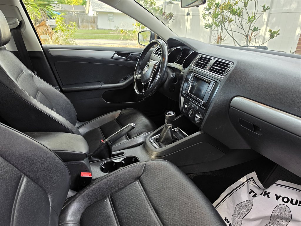 2017 Volkswagen Jetta - $8,995