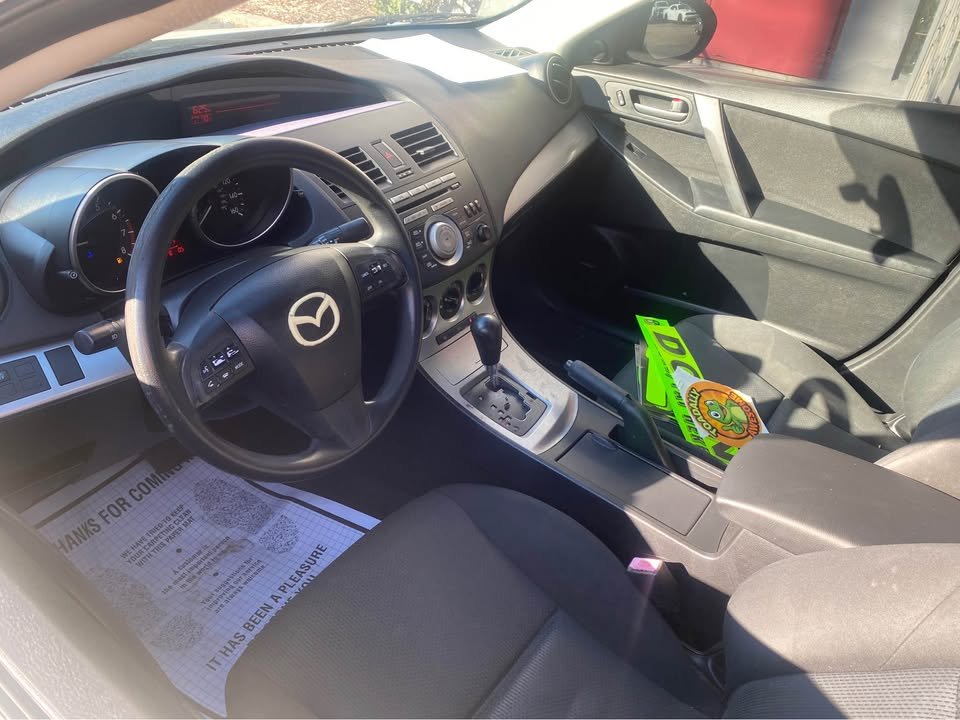 2011 MAZDA MAZDA3