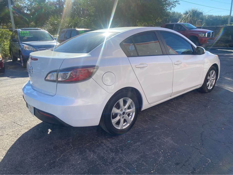 2011 MAZDA MAZDA3