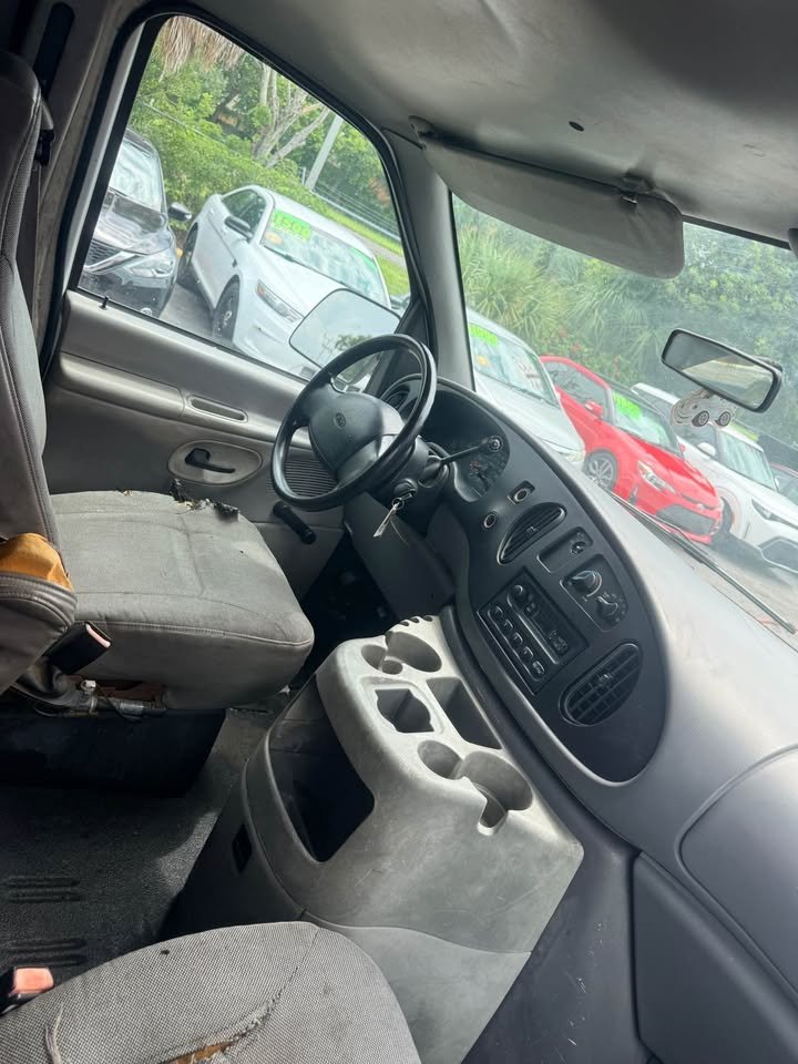 2001 Ford E-250