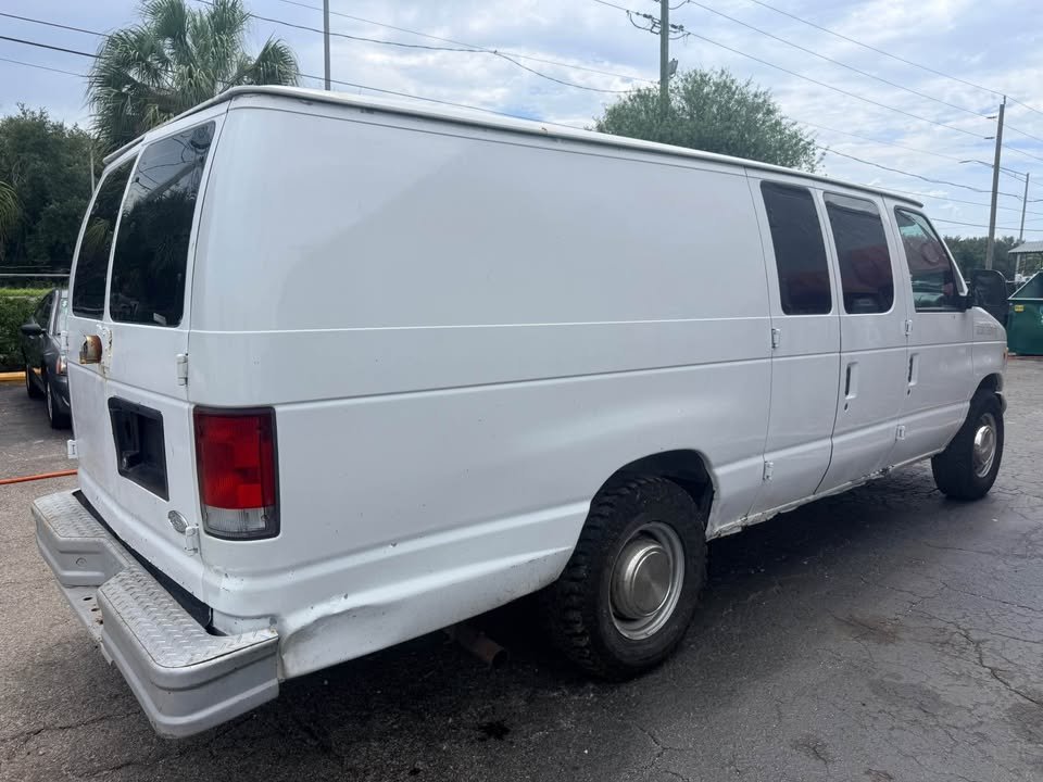 2001 Ford E-250