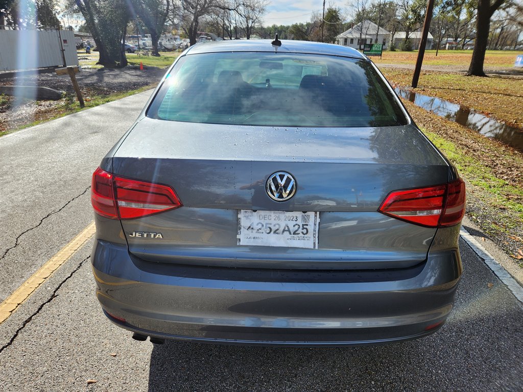 2015 Volkswagen Jetta Sedan - $11,995