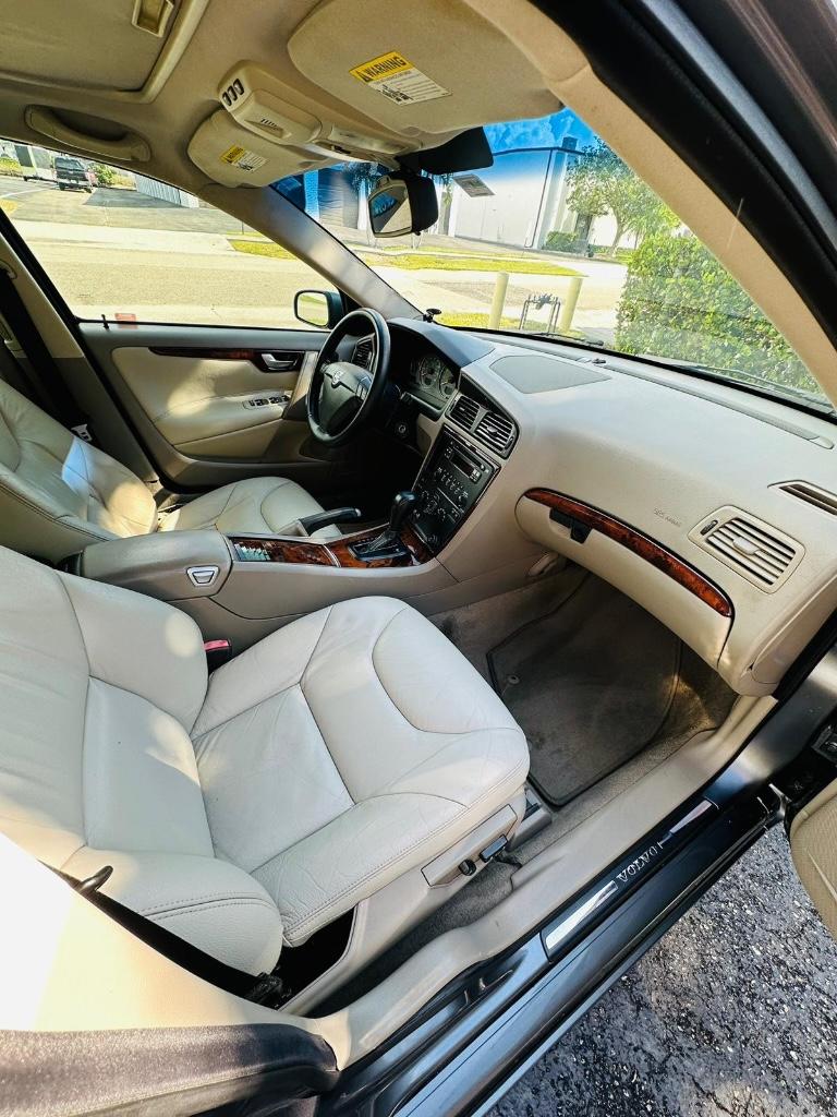 2006 Volvo S60 - $4,900