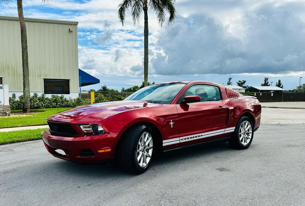 2010 Ford Mustang V6 Premium photo
