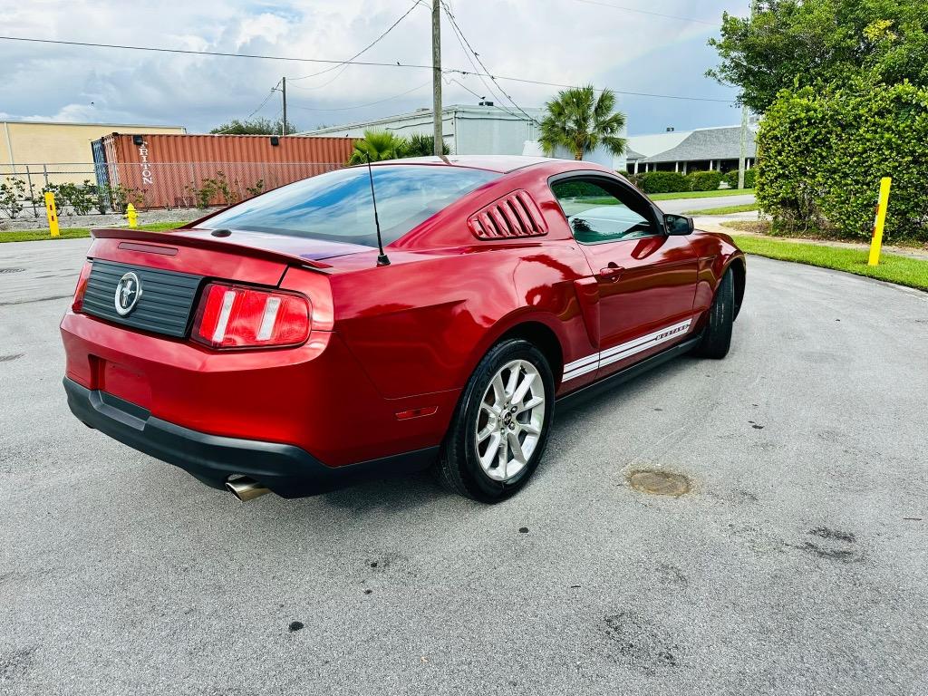 2010 Ford Mustang V6 Premium photo