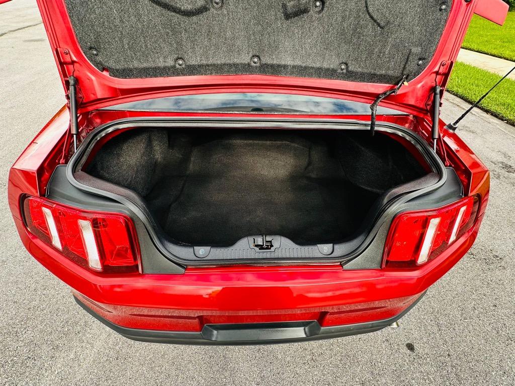 2010 Ford Mustang V6 Premium photo