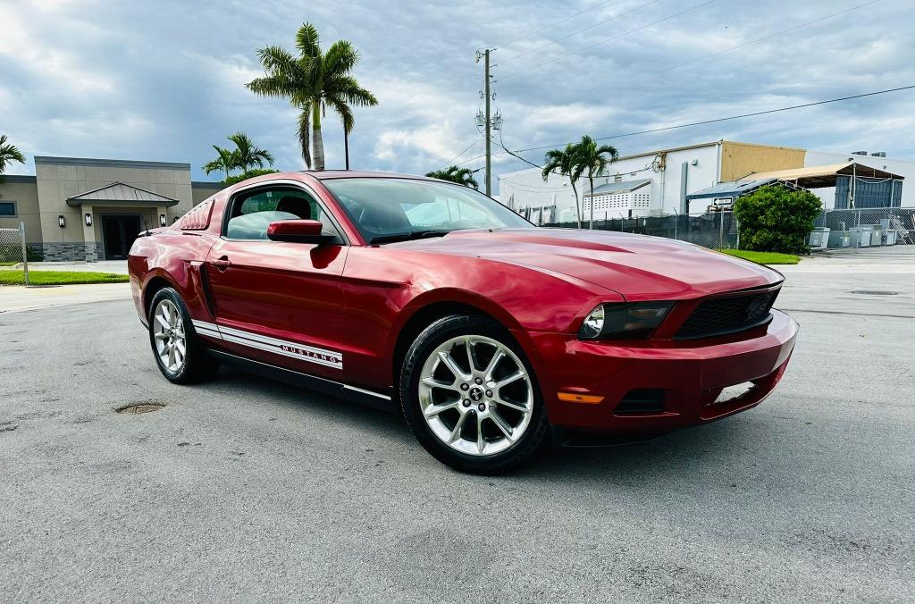 2010 Ford Mustang V6 Premium photo