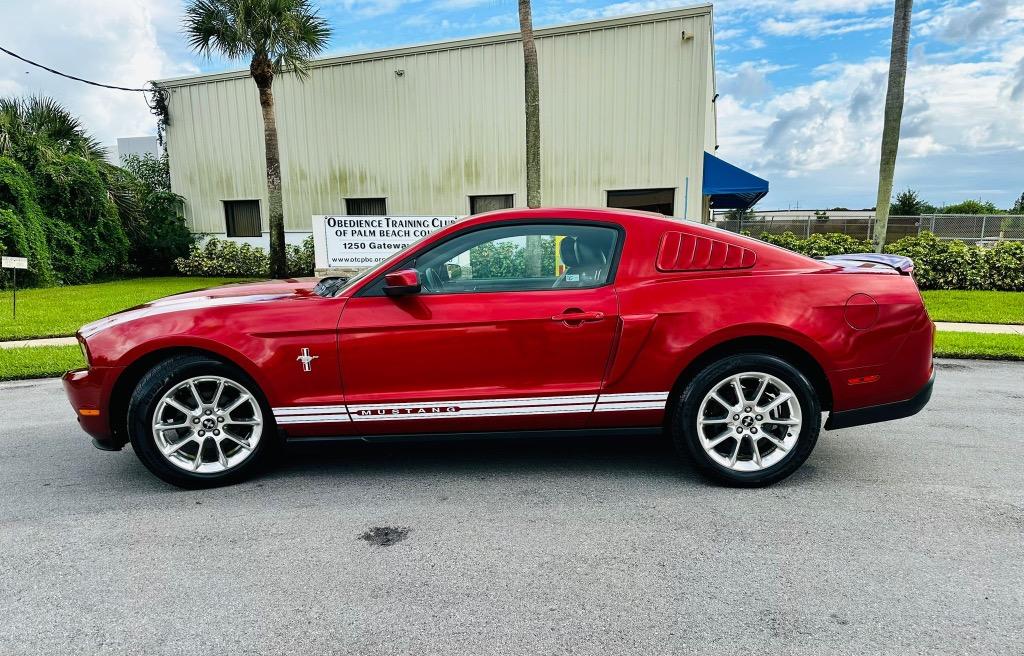 2010 Ford Mustang V6 Premium photo