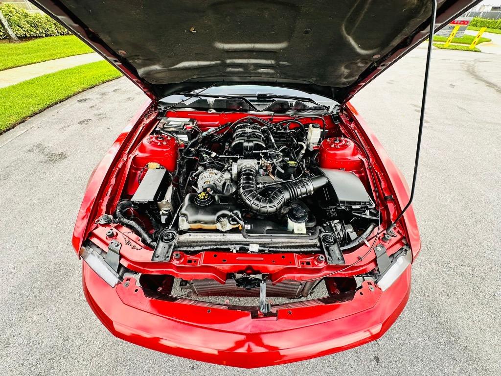 2010 Ford Mustang V6 Premium photo