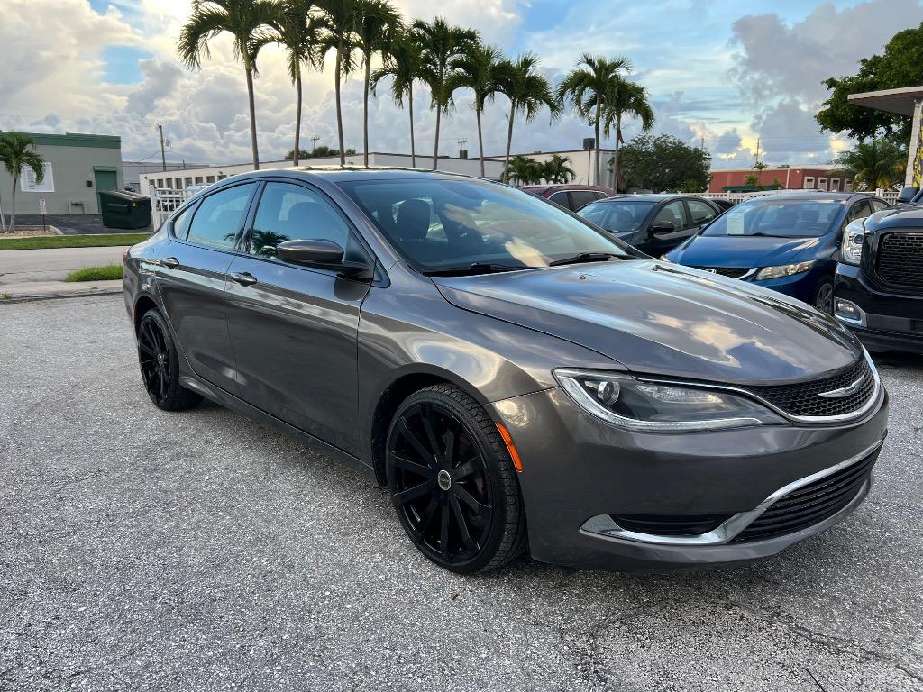2016 Chrysler 200 - $7,900