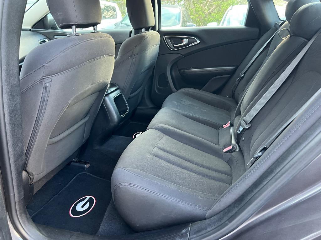 2016 Chrysler 200 - $7,900
