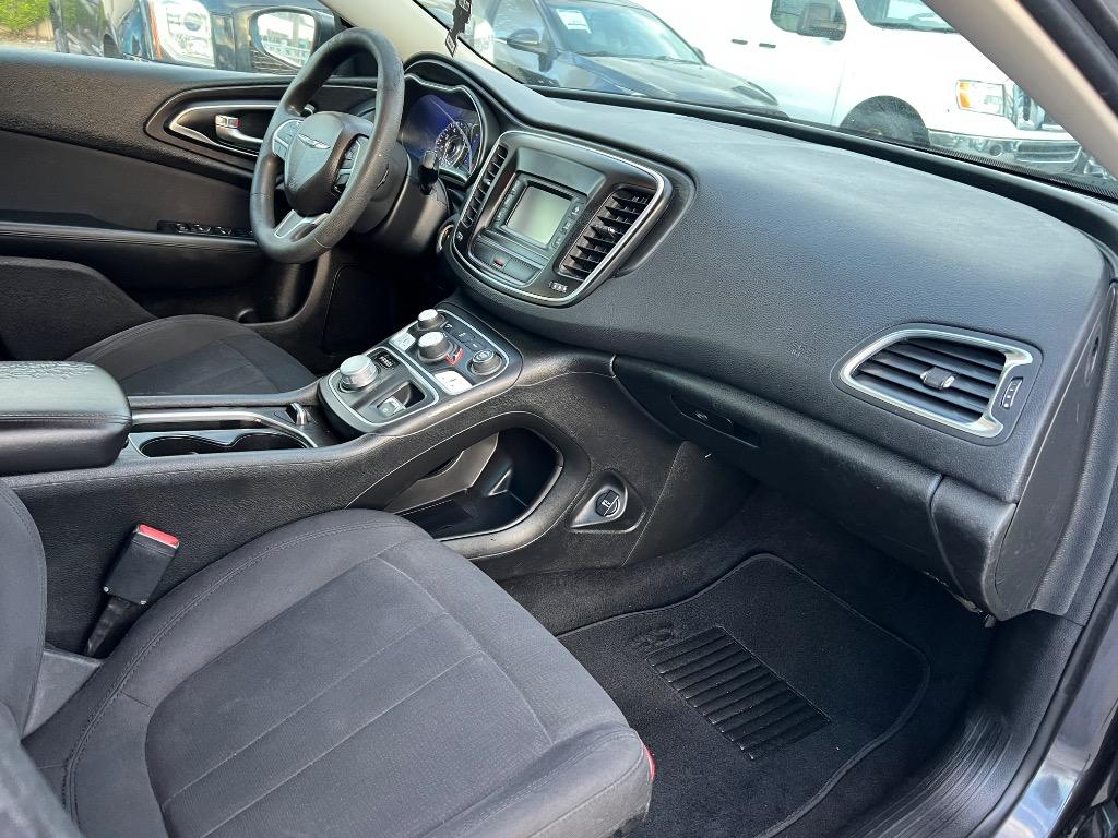 2016 Chrysler 200 - $7,900