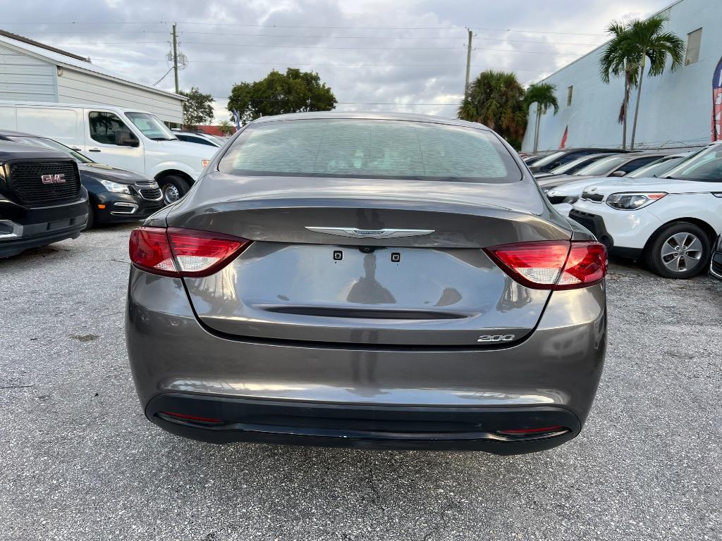 2016 Chrysler 200 - $7,900