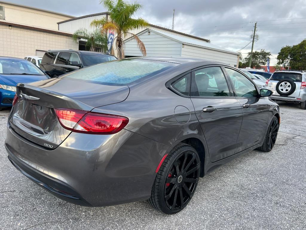 2016 Chrysler 200 - $7,900