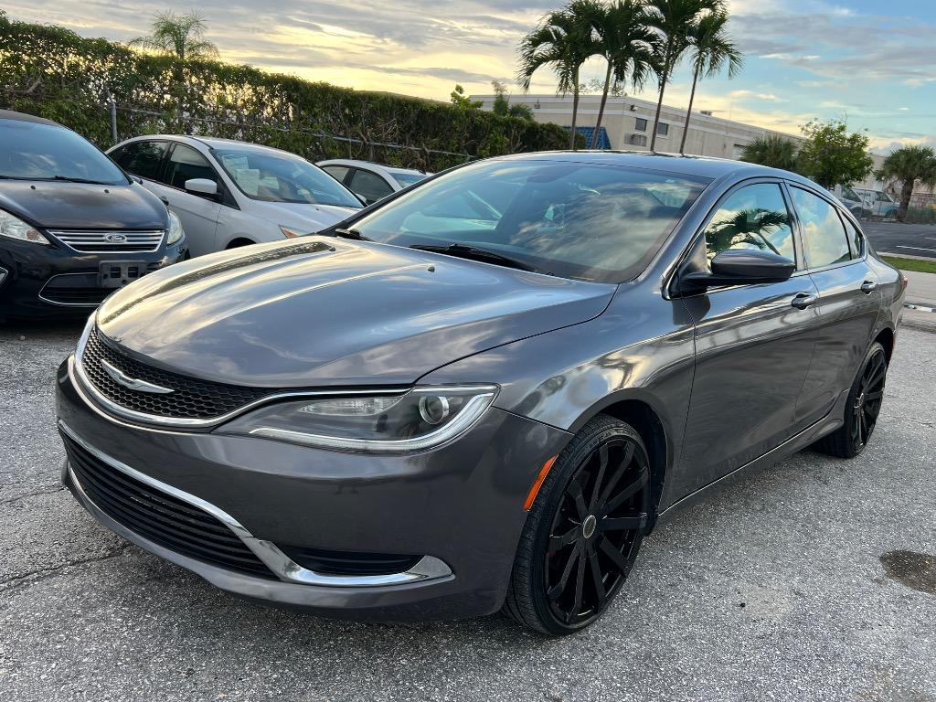 2016 Chrysler 200 - $7,900