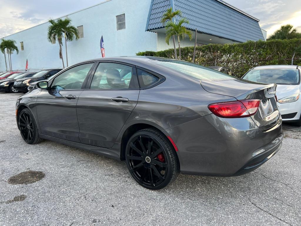 2016 Chrysler 200 - $7,900