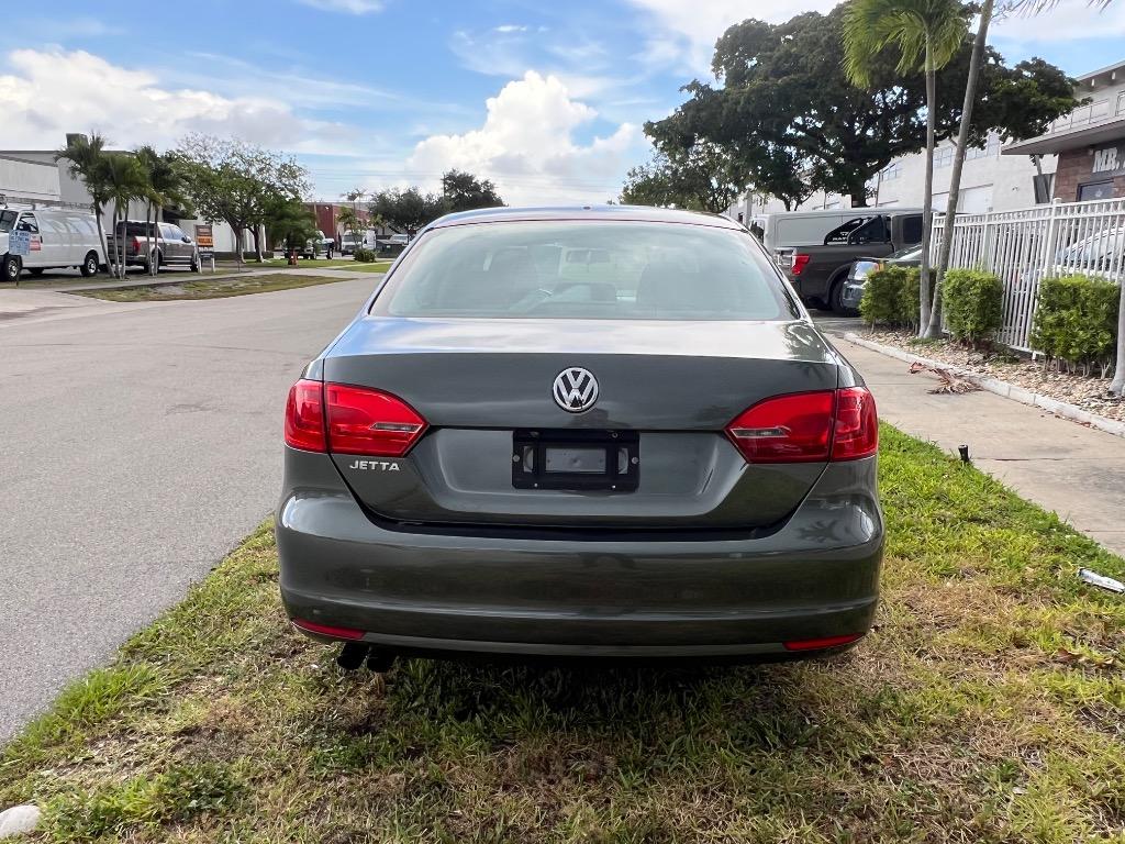 2014 Volkswagen Jetta - $7,900