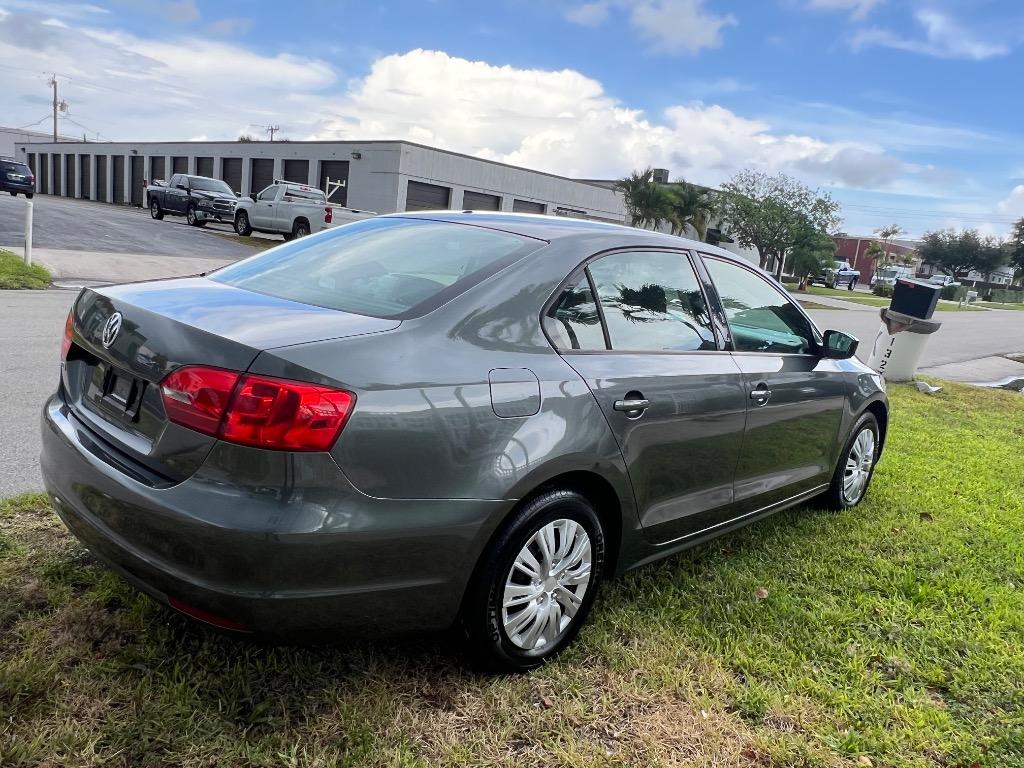 2014 Volkswagen Jetta - $7,900