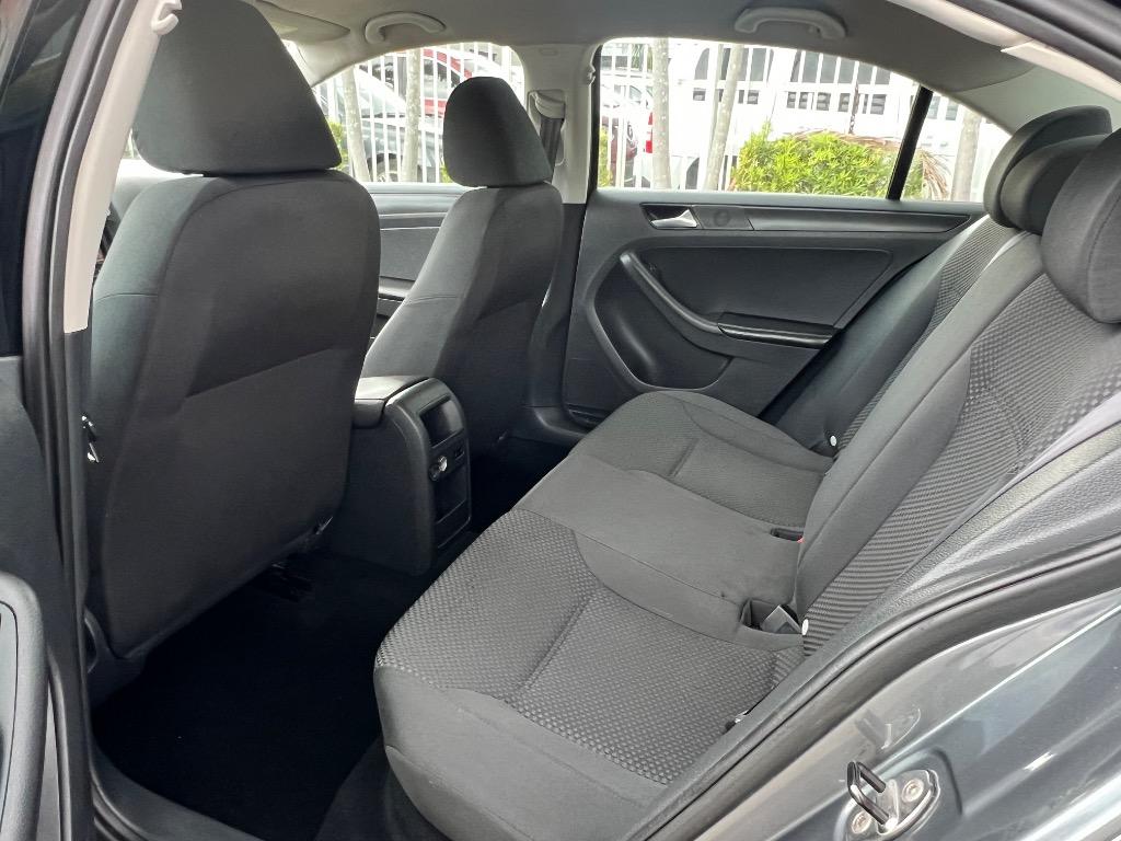 2014 Volkswagen Jetta - $7,900