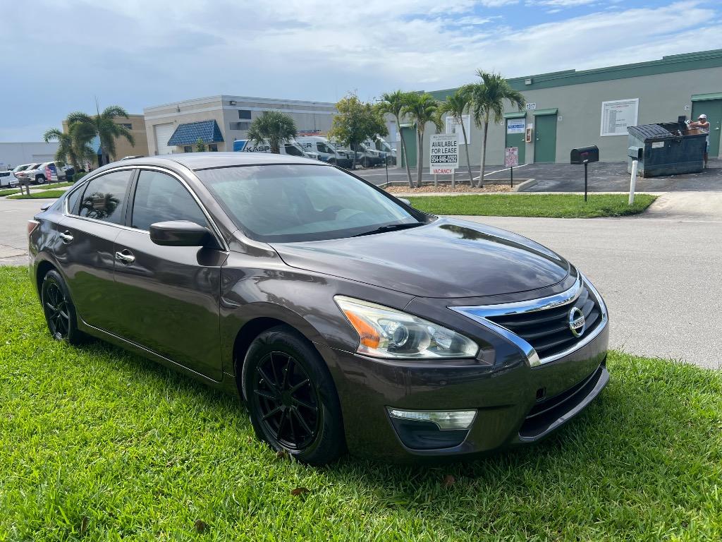 2015 Nissan Altima - $6,900