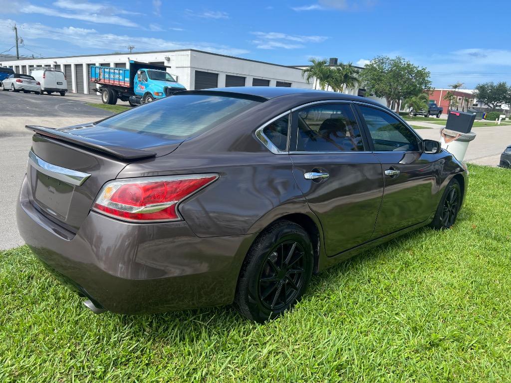 2015 Nissan Altima - $6,900