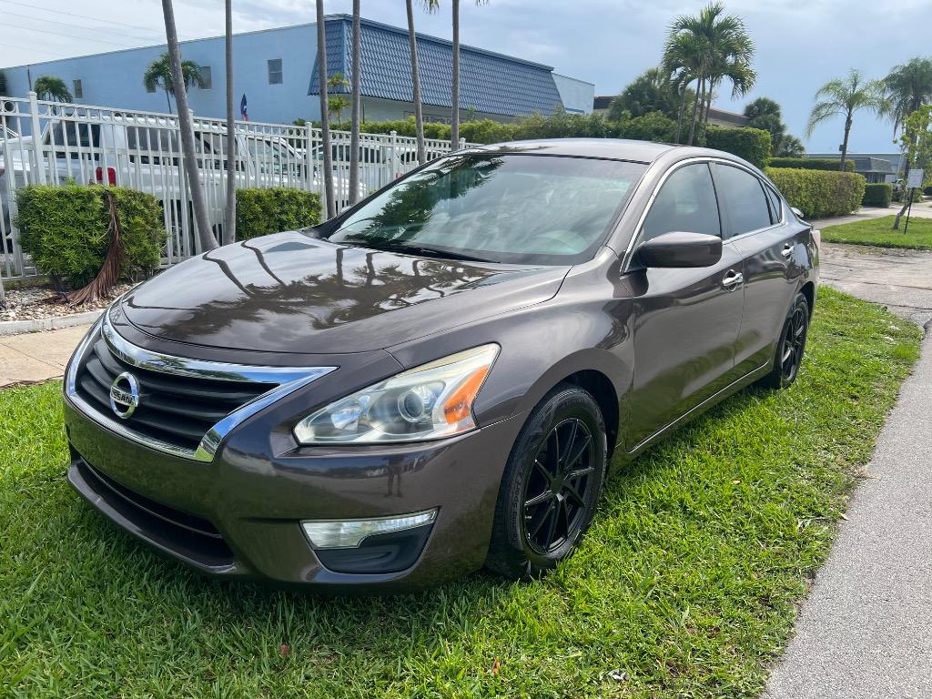 2015 Nissan Altima - $6,900