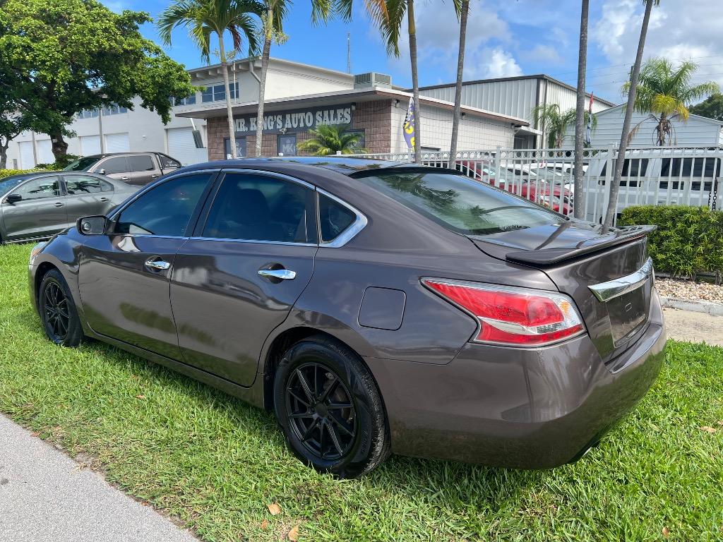 2015 Nissan Altima - $6,900