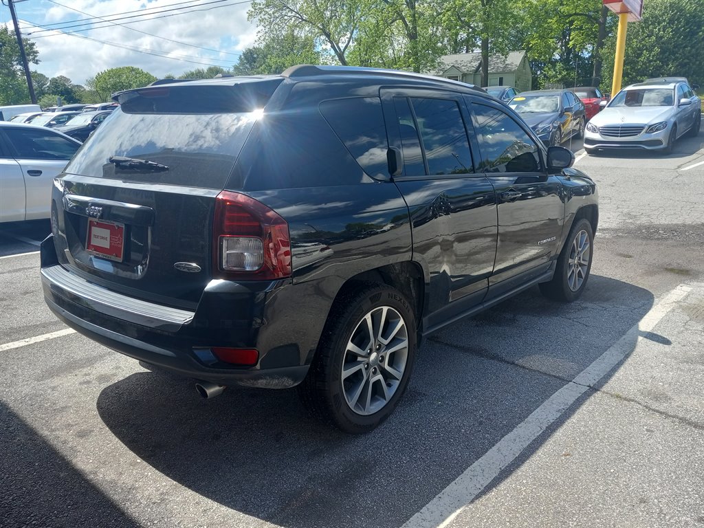 2016 Jeep Compass Latitude photo