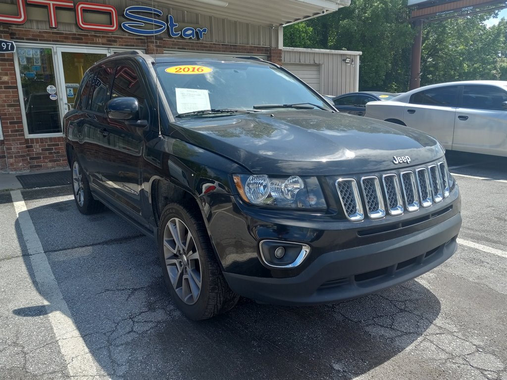2016 Jeep Compass Latitude photo