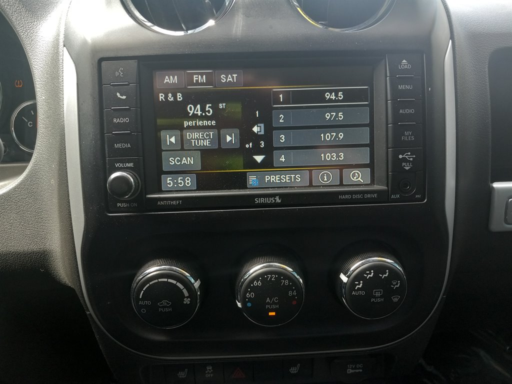 2016 Jeep Compass Latitude photo