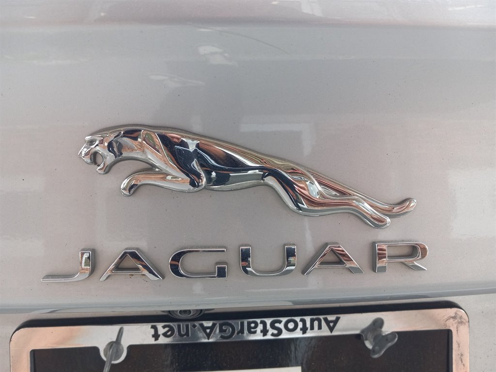 2017 Jaguar XE 25t Premium photo