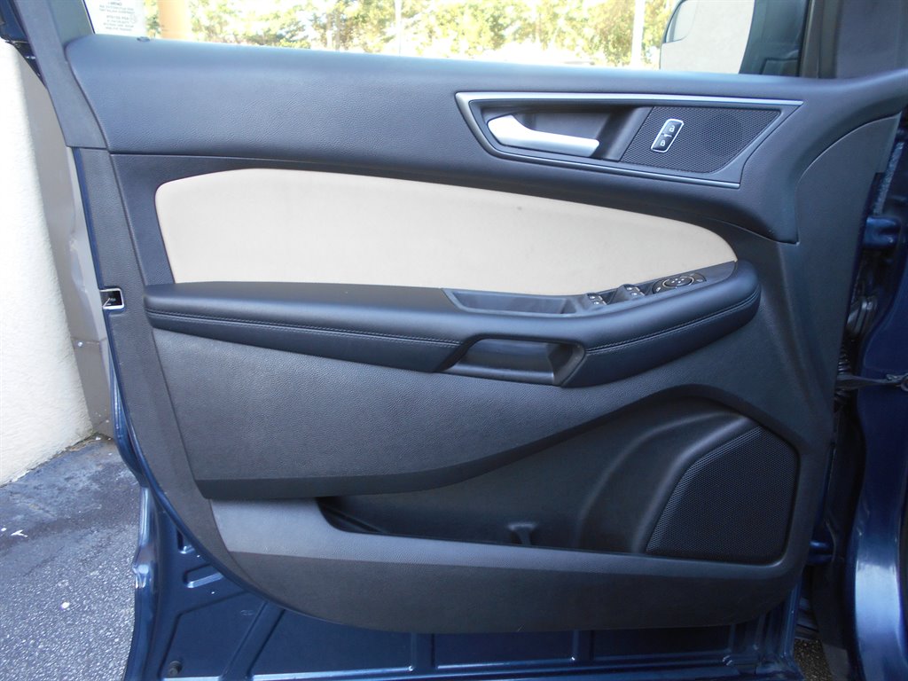 2017 Ford Edge SE photo