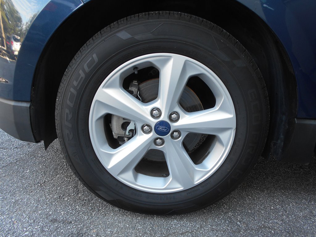 2017 Ford Edge SE photo