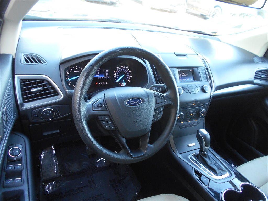 2017 Ford Edge SE photo