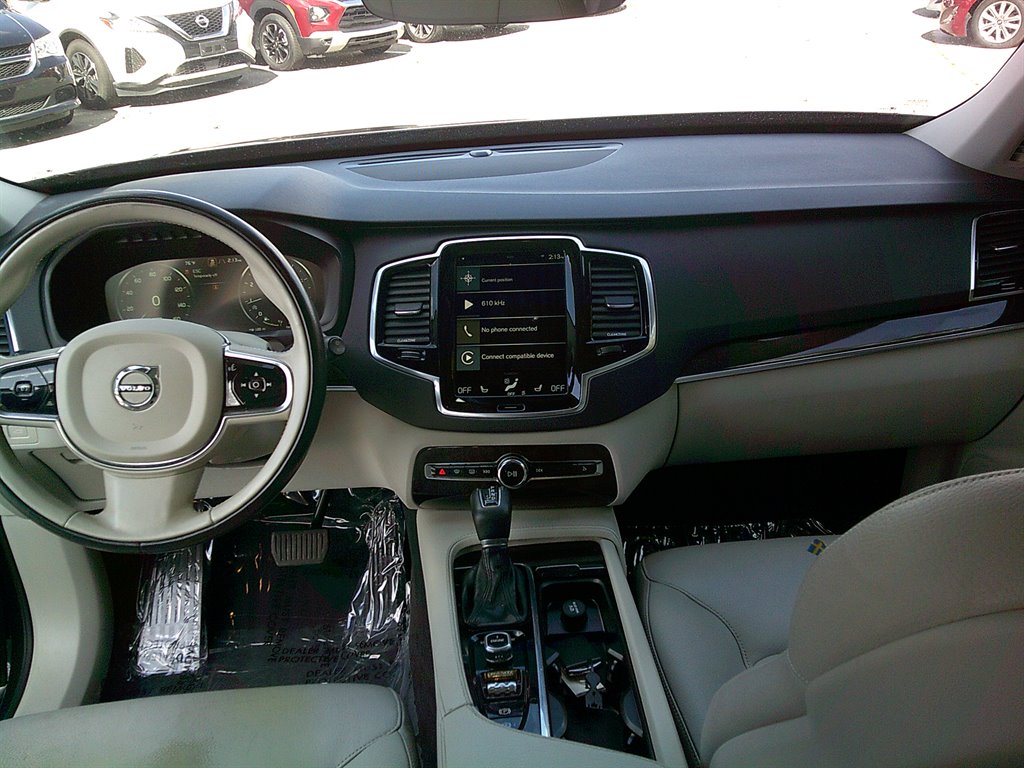 2016 Volvo XC90 T6 - Momentum photo