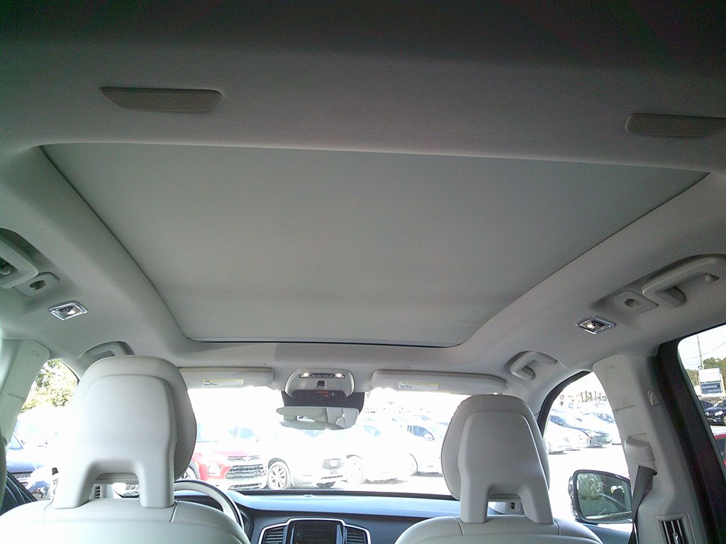 2016 Volvo XC90 T6 - Momentum photo