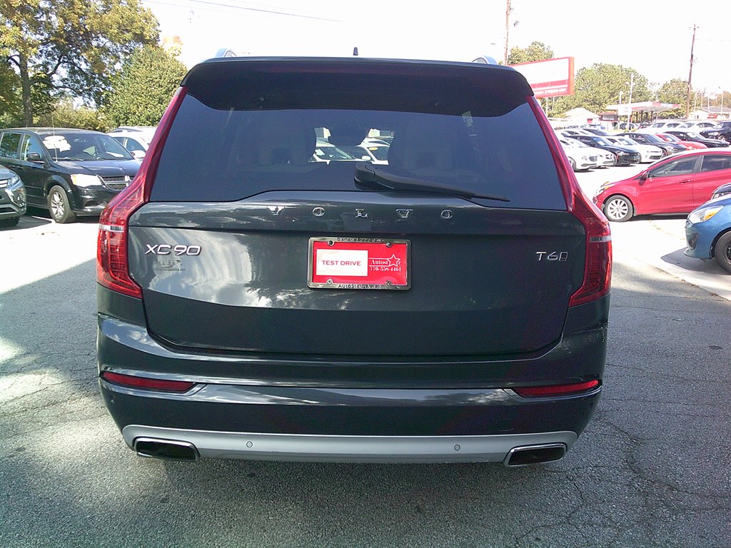 2016 Volvo XC90 T6 - Momentum photo